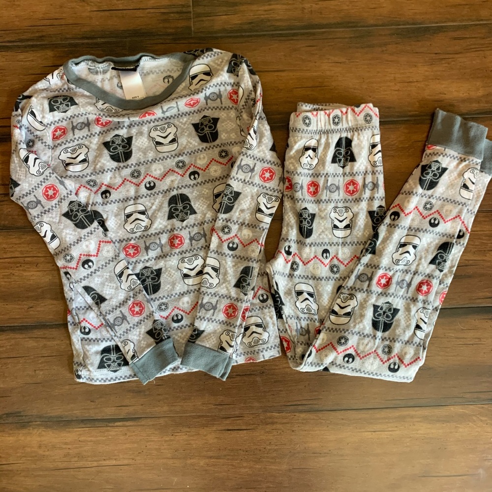✨Star Wars Disney Pajama set Sz 8✨